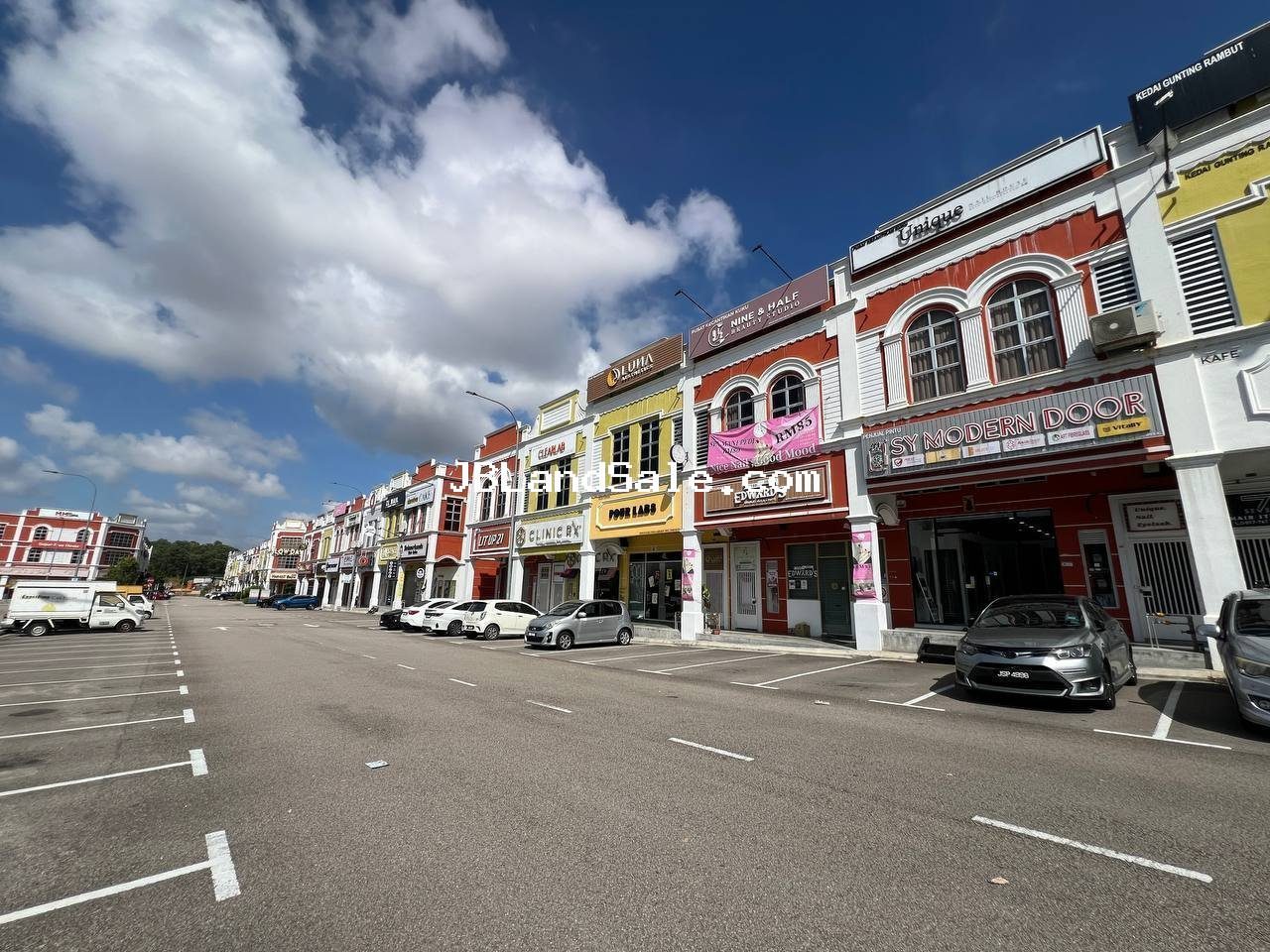 Mount Austin 2-storey Shop for Sale — Tenanted, ~5% Roi