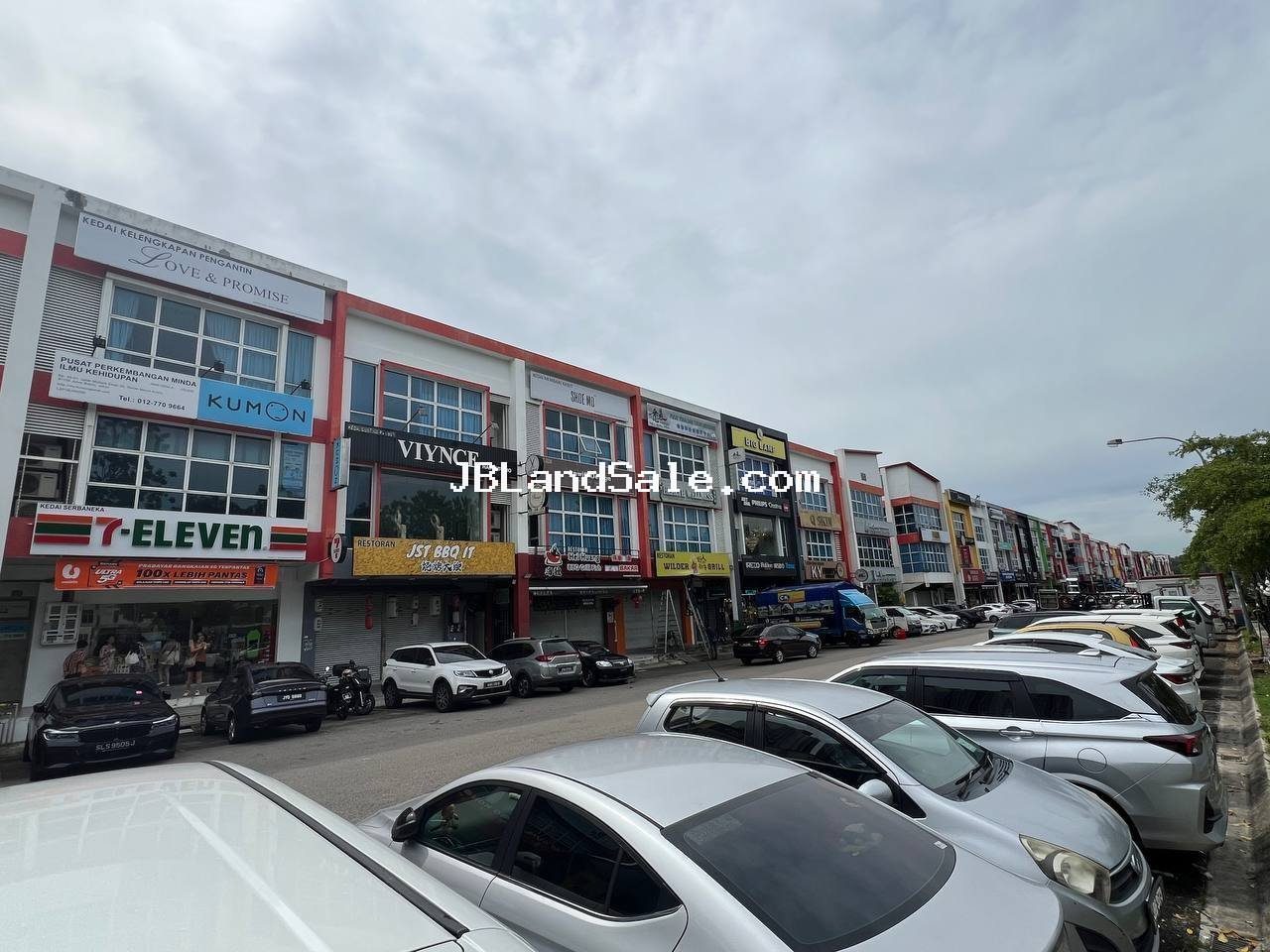Mount Austin 3-storey Shoplot for Sale — Main Road Facing
