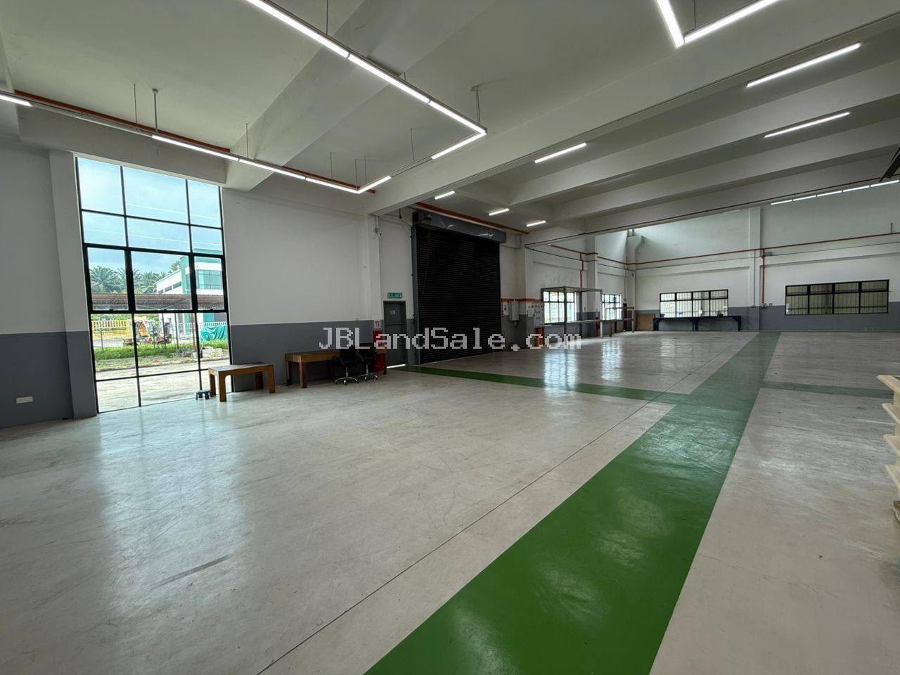 Gelang Patah 1.5-storey Semi-d Factory for Sale / Rent — Empire Park, Fully Renovated Corner